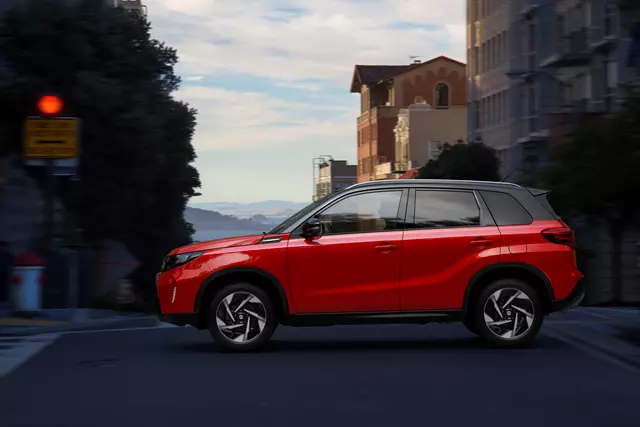 Suzuki Vitara Red City Side View