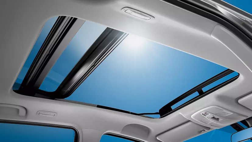 Instructions on how to open the sunroof in a Suzuki car.