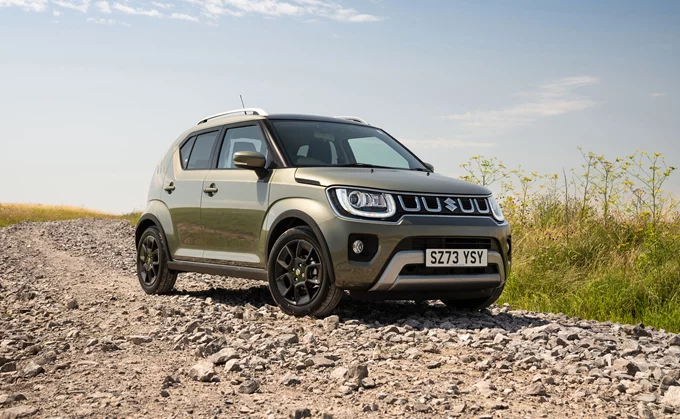Suzuki Ignis parked on a rocky road.
