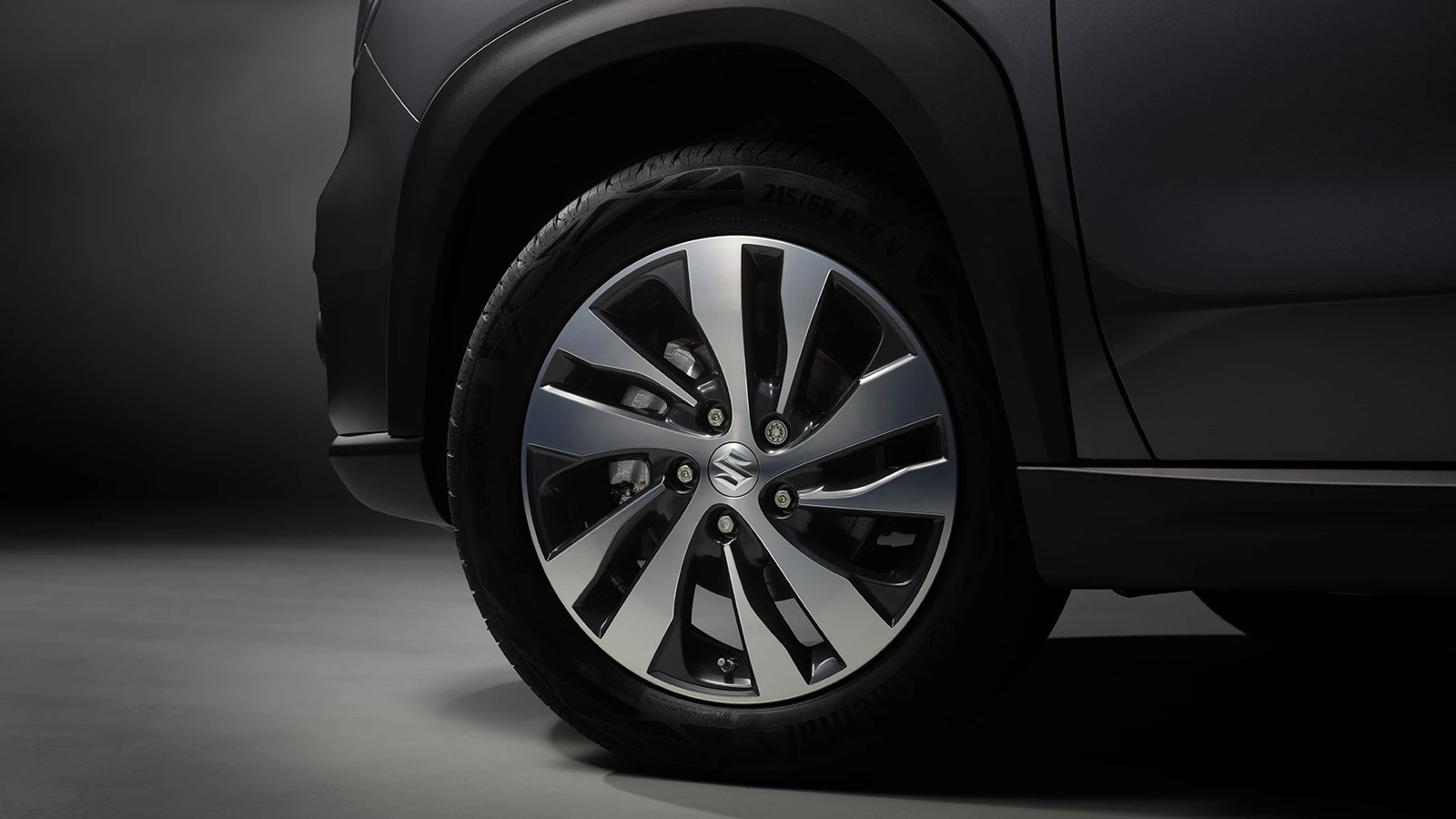 Close-up of the Suzuki S-Cross front wheel and alloy design, highlighting the sculpted wheel arch and premium finish.