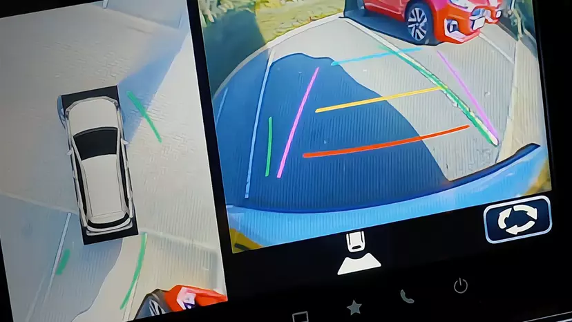 Overview of the 360-view camera and parking sensors in a Suzuki.