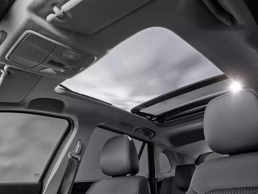 Suzuki S-Cross Sunroof