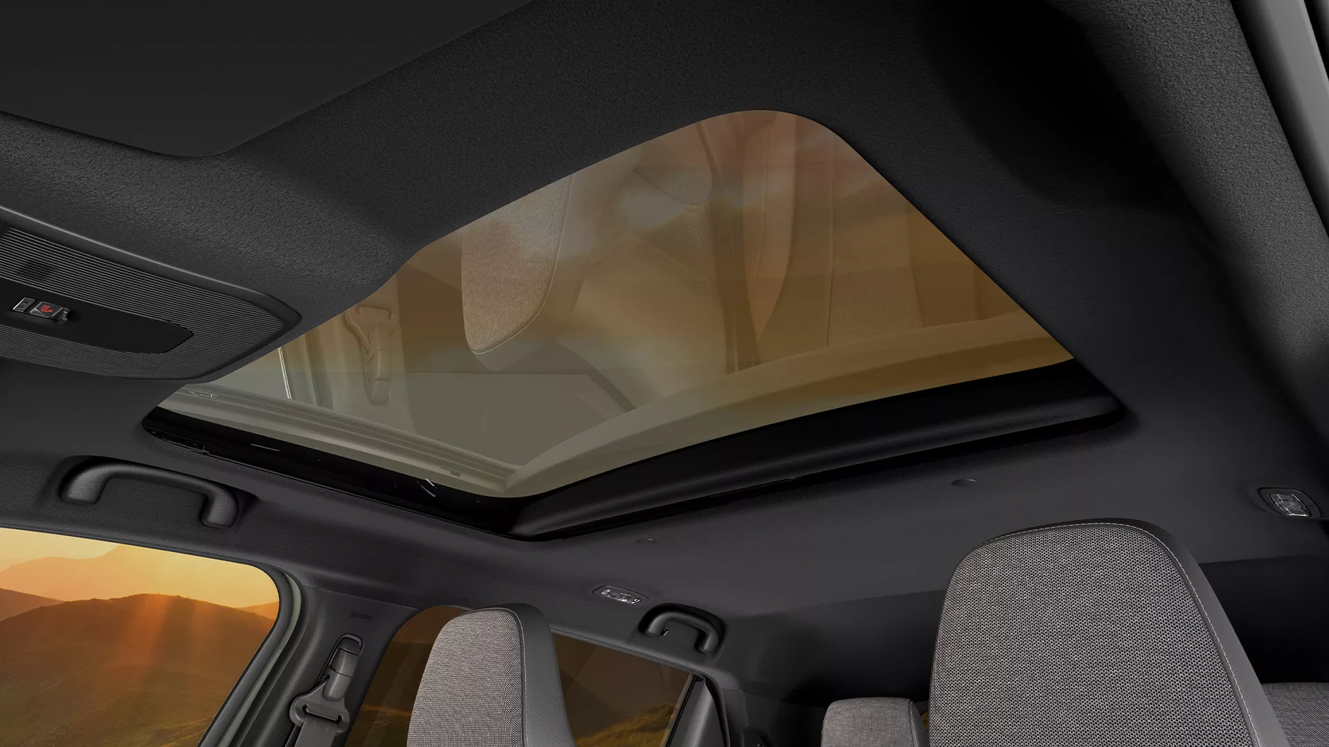 Interior view of the Suzuki e Vitara’s panoramic glass roof, allowing natural light into the cabin