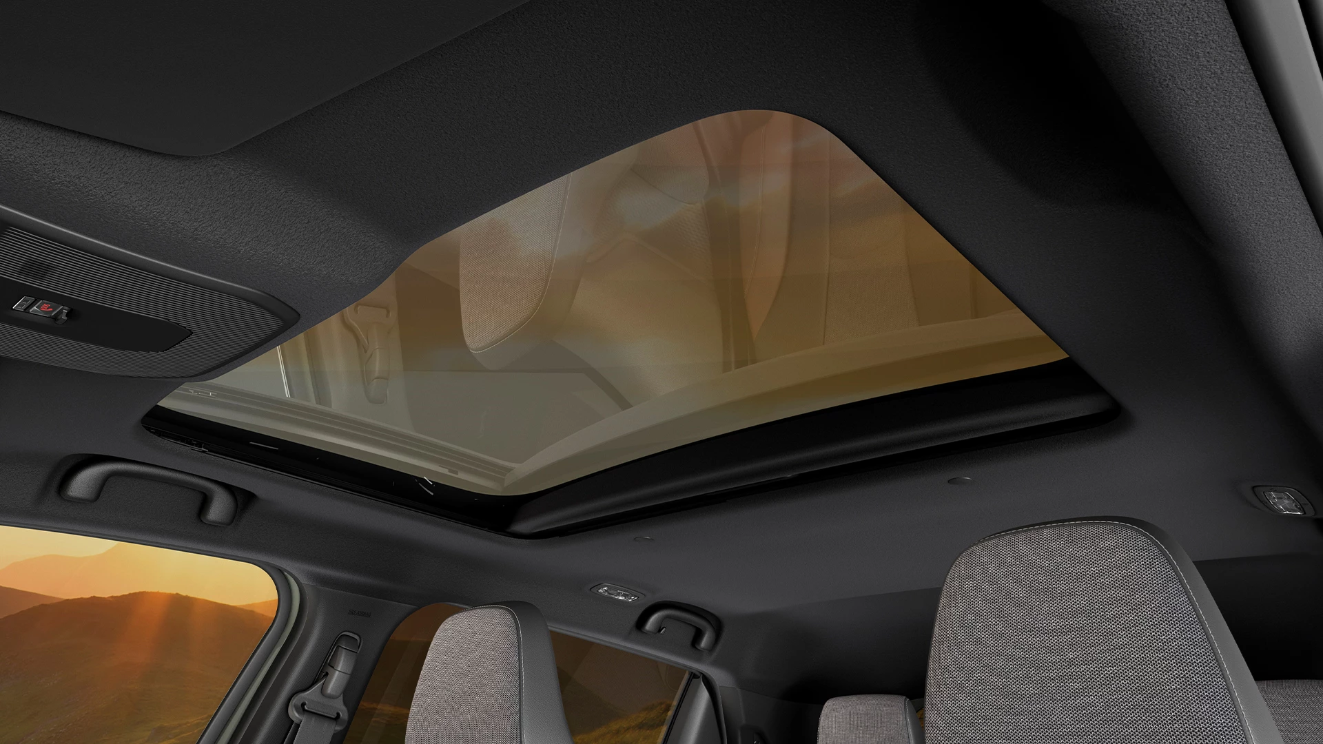Interior view of the Suzuki e Vitara’s panoramic glass roof, allowing natural light into the cabin