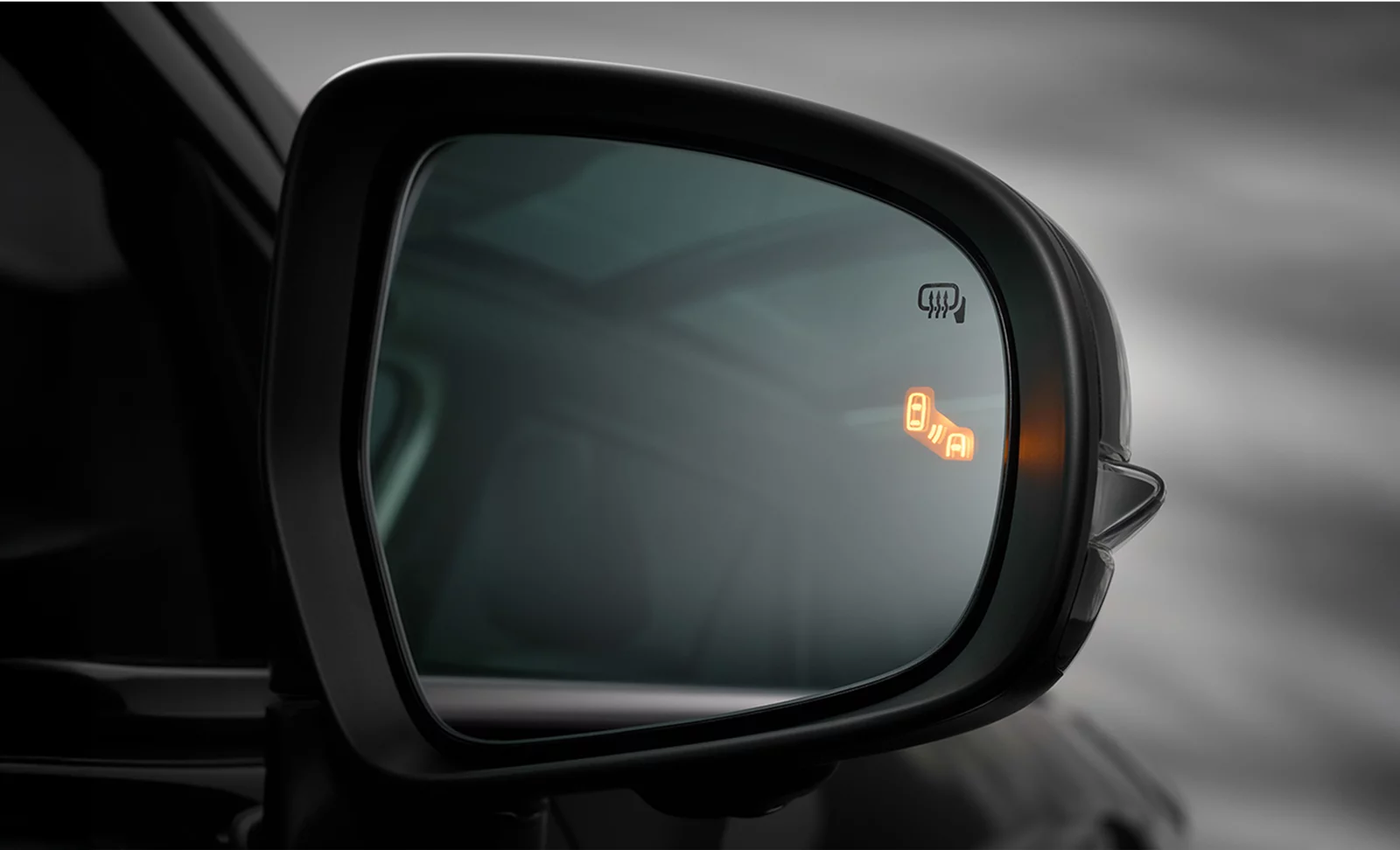 Suzuki e Vitara blind spot monitor