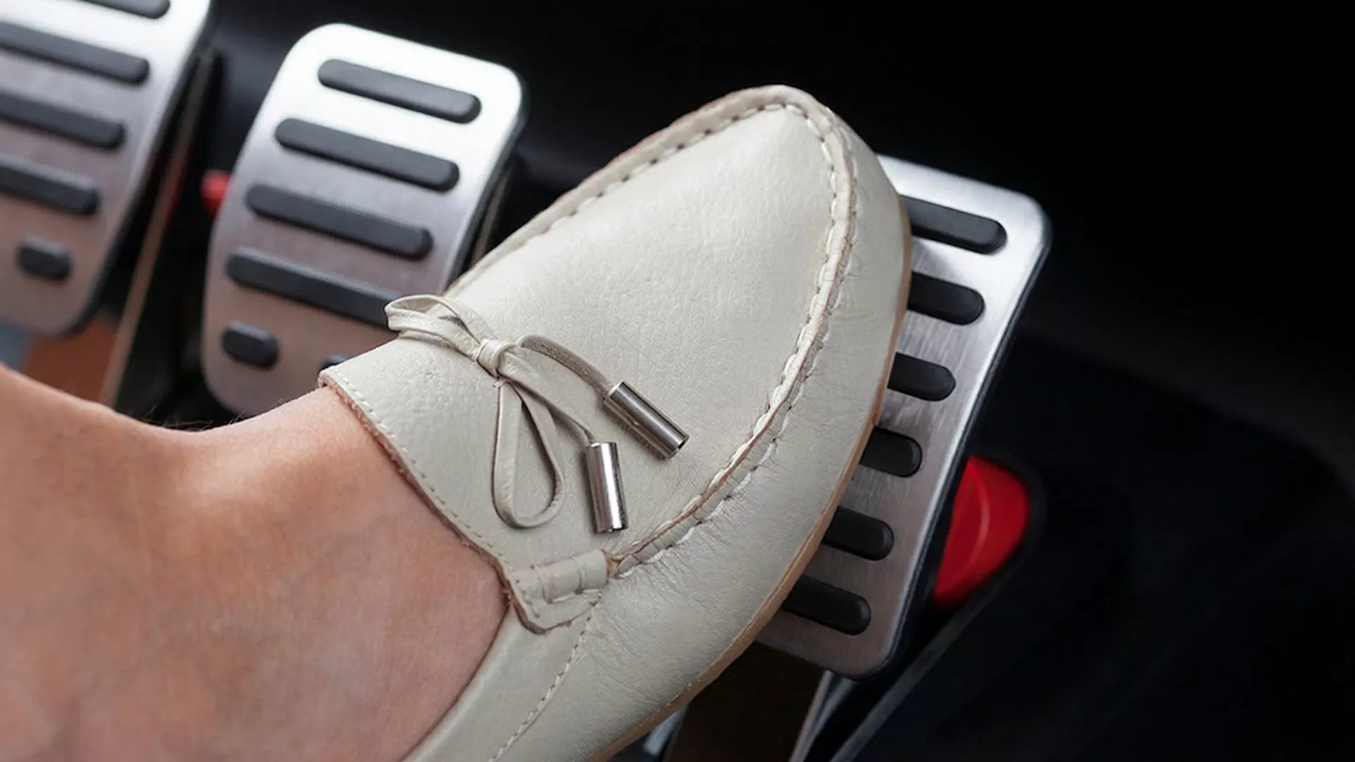 Suzuki Left or right foot accelerators