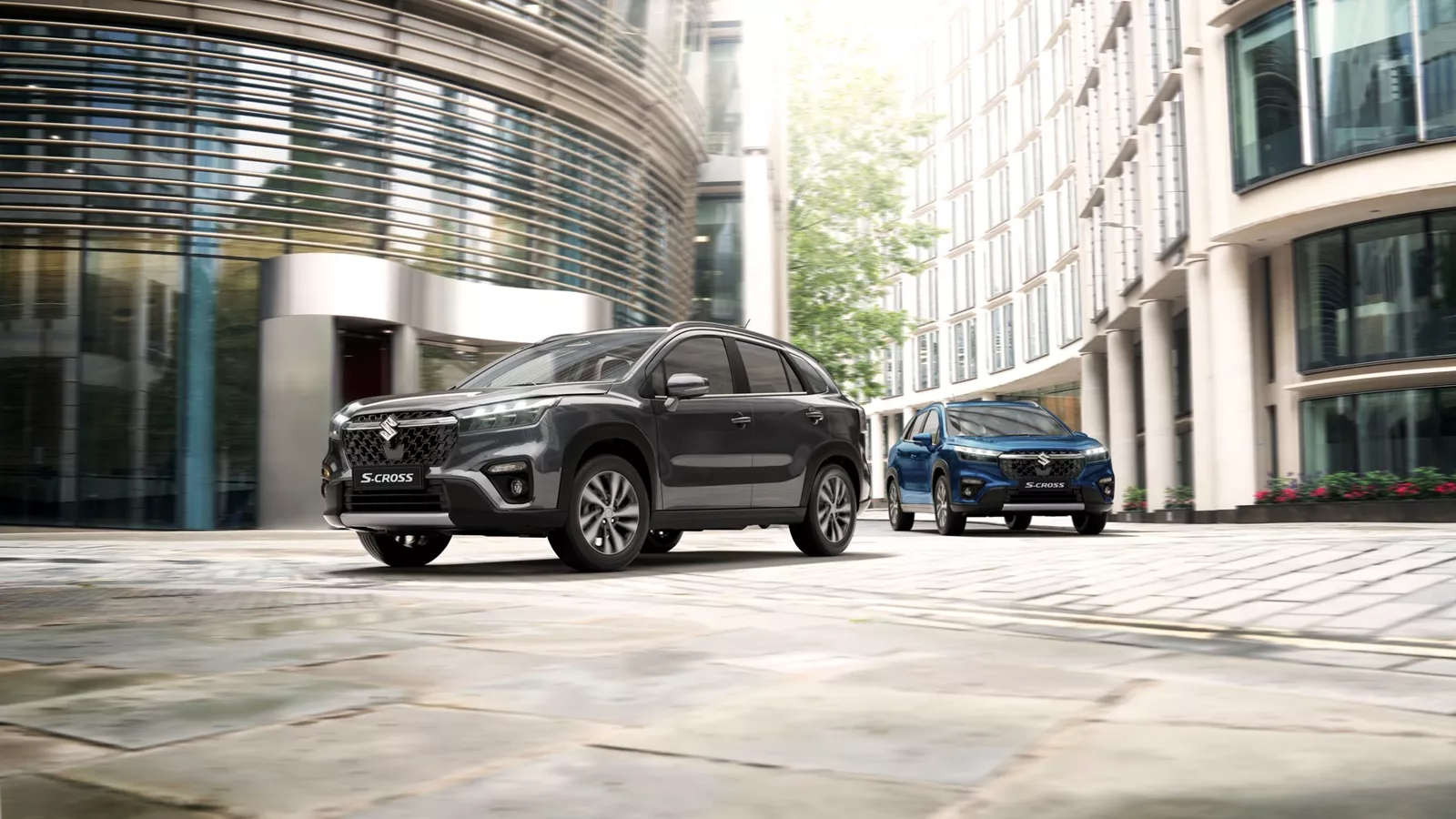 Suzuki S-Cross Mild Hybrid Ultra on the road