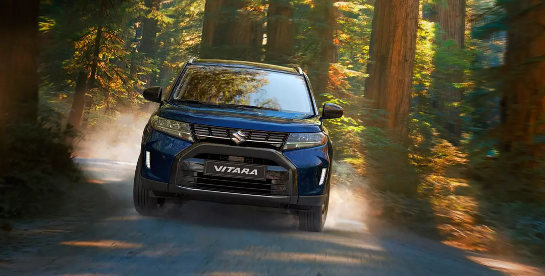 Suzuki Vitara front view driving through woodlands